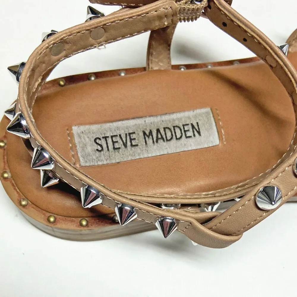Steve Madden Beige Travel Flat Sandal Size 7.5 Pointed Round Silver Studs Buckle
